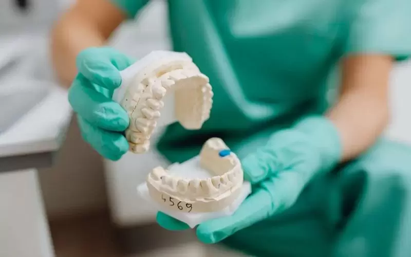 crowns vs bridges image